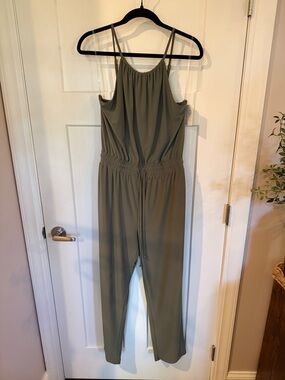 Women's Olive Green Sleeveless Jumpsuit